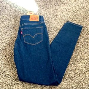 NWT Levi’s Sculpt Hyperstretch 4 short W27 L 28.